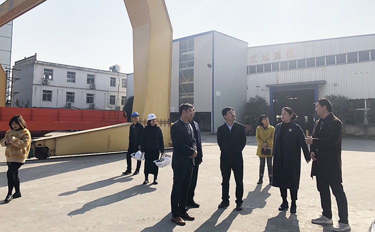 县领导视察神雕起重厂区环境